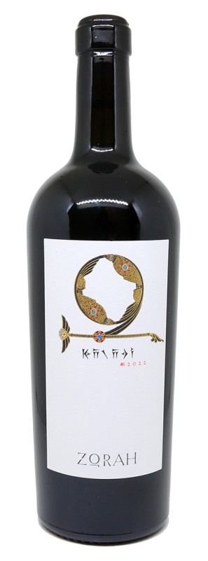 Bouteille Zorah Karasi Areni 2022, amphore traditionnelle arménienne, vignes en altitude, paysage de Vayots Dzor, sol calcaire, vin rouge Areni, tradition viticole caucasienne, culture ancestrale du vin