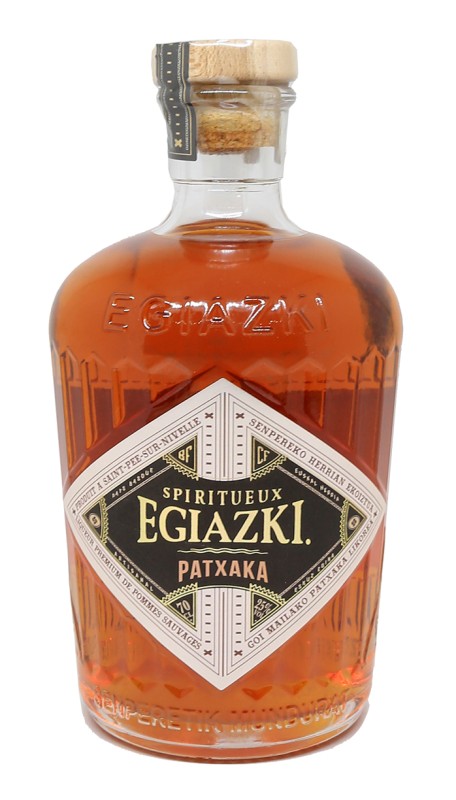 bouteille de Patxaka Egiazki, liqueur basque artisanale, pommes sauvages, liqueur artisanale française, apéritif basque, distillerie Egiazki